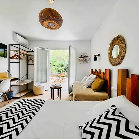 Hotel Les Volets Rouges -