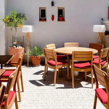 Les Volets Rouges - Hotel 2*
