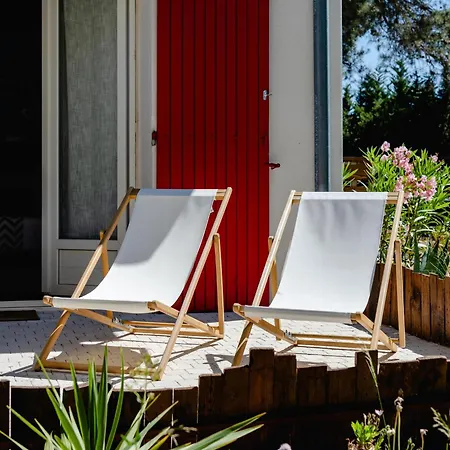 Les Volets Rouges - Hotel